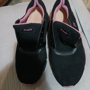 Propet Women's Black and Pink Stability Sneakers Size 13 Don't Have The Shoe Str